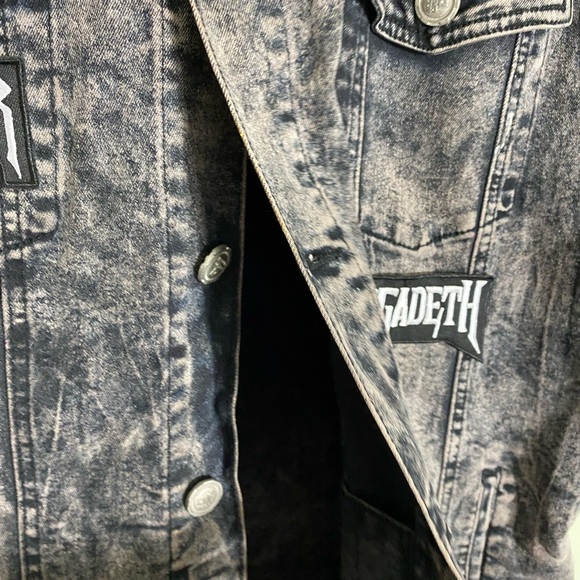 EUC ACID WASH DEMOLITION DENIM VEST WITH PATCHES. SLEEVELESS. COLAR. - Picture 6 of 9